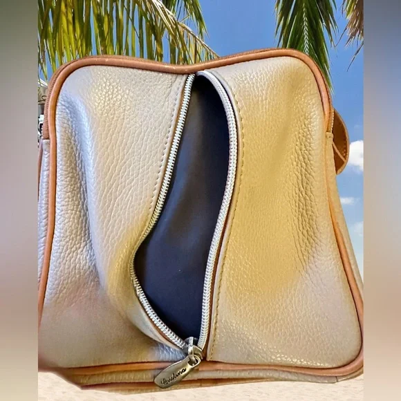 Cristina in Pell Tan Pebbled Leather Crossbody Made in Italy - Picture 3 of 16